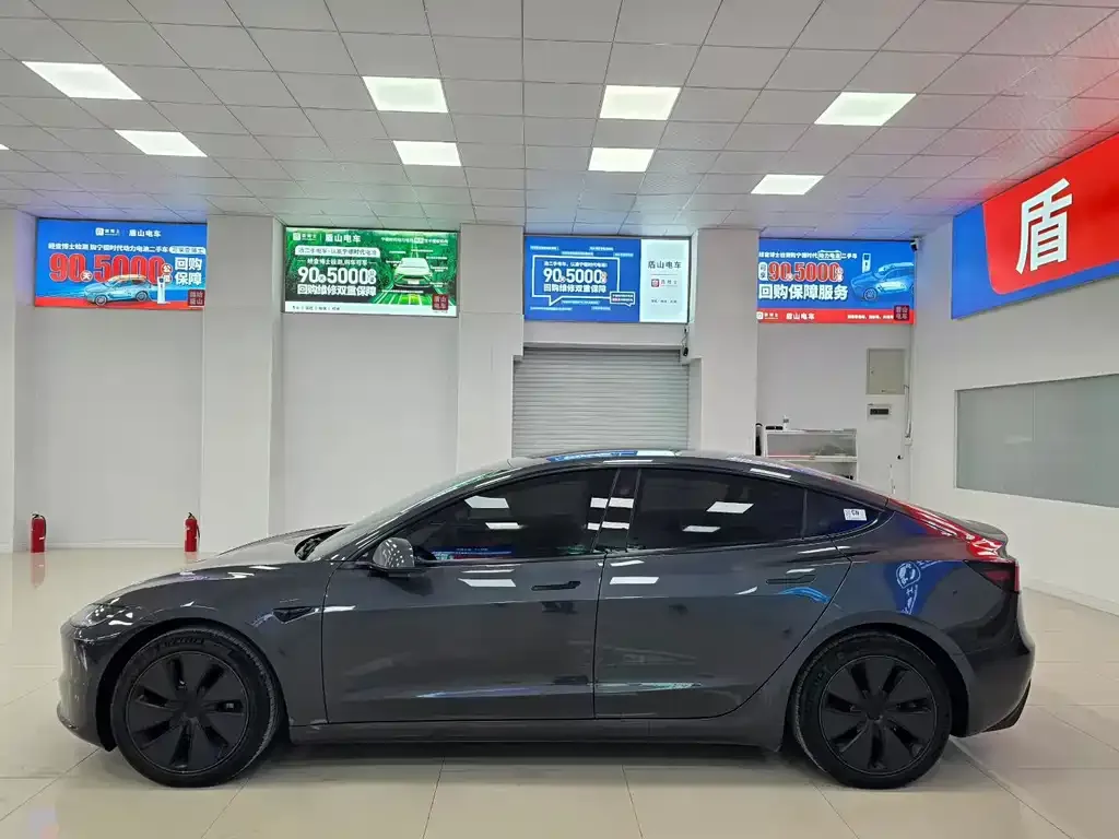 Tesla Model 3 — фото 9