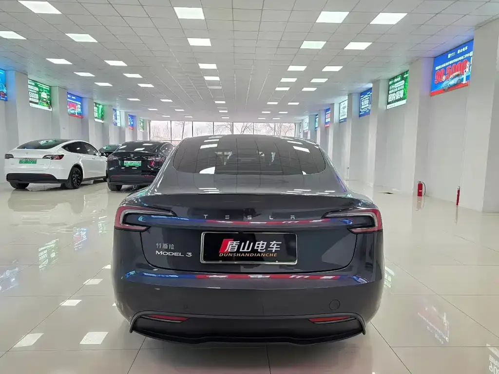 Tesla Model 3 — фото 6