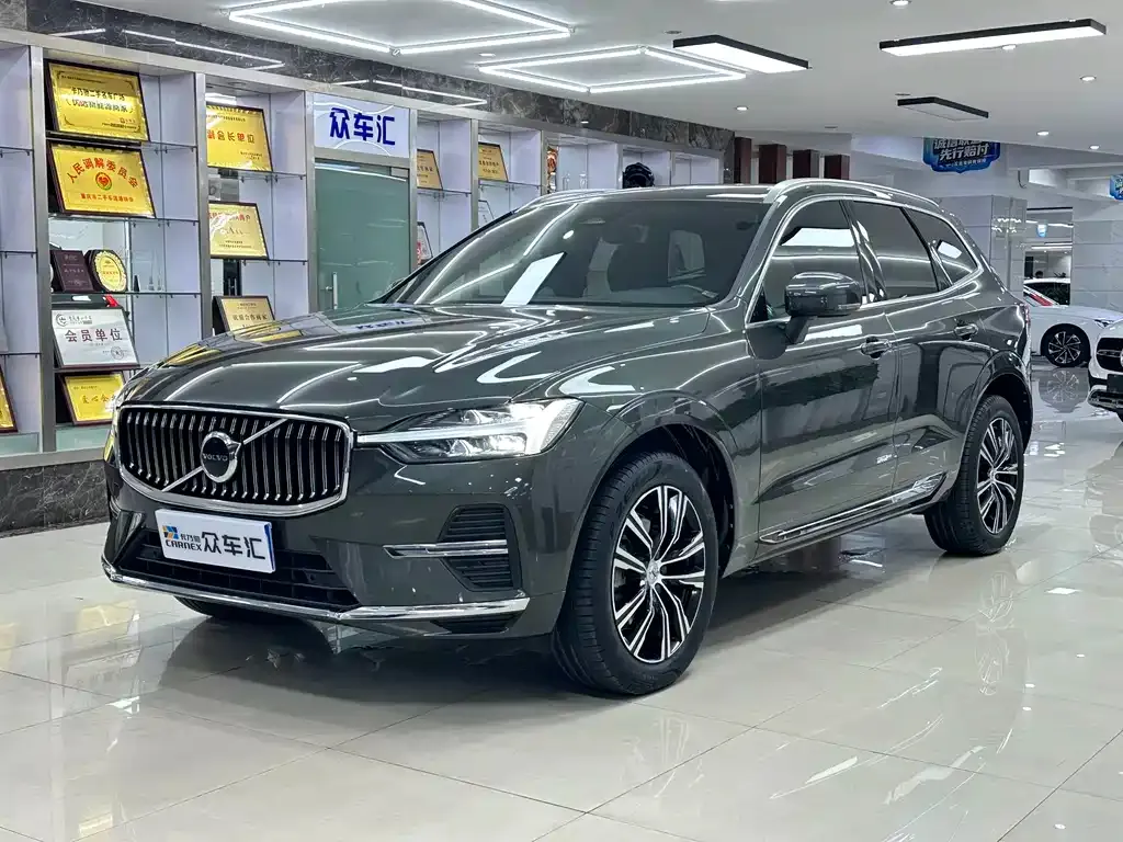 Volvo XC60 — фото 1