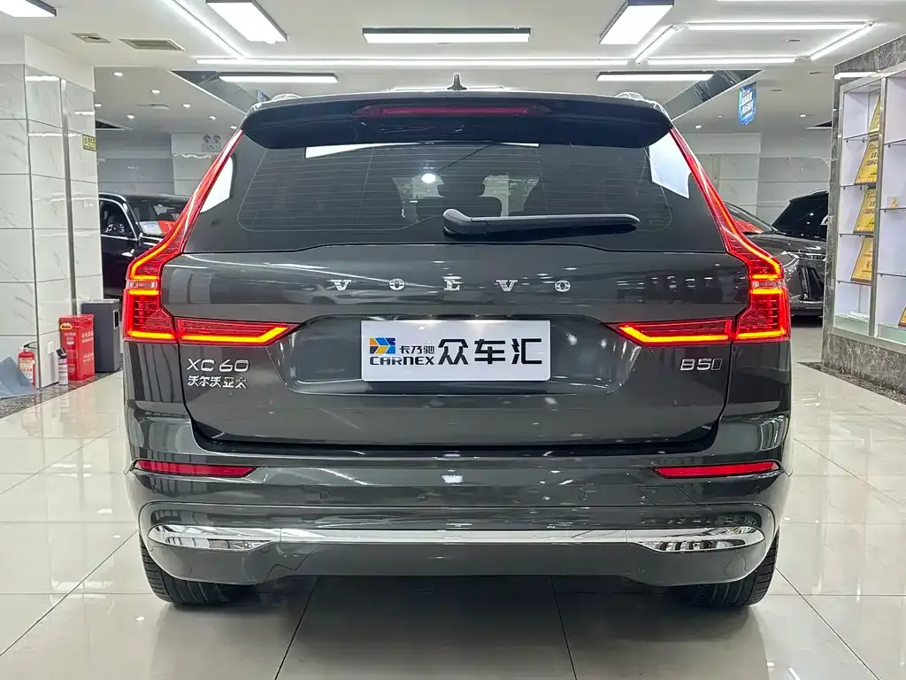 Volvo XC60 — фото 2