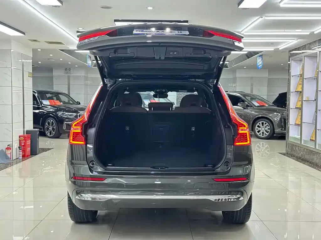 Volvo XC60 — фото 8