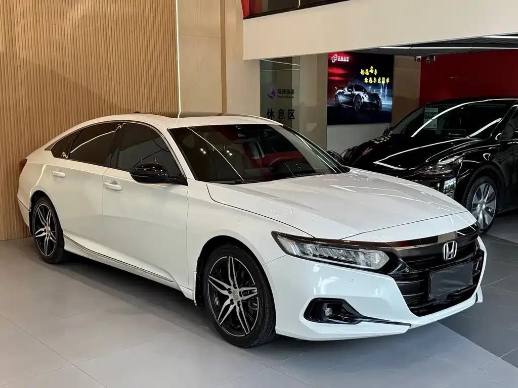 Honda Accord — фото 8