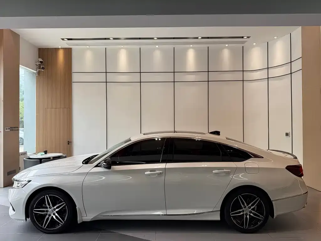 Honda Accord — фото 10