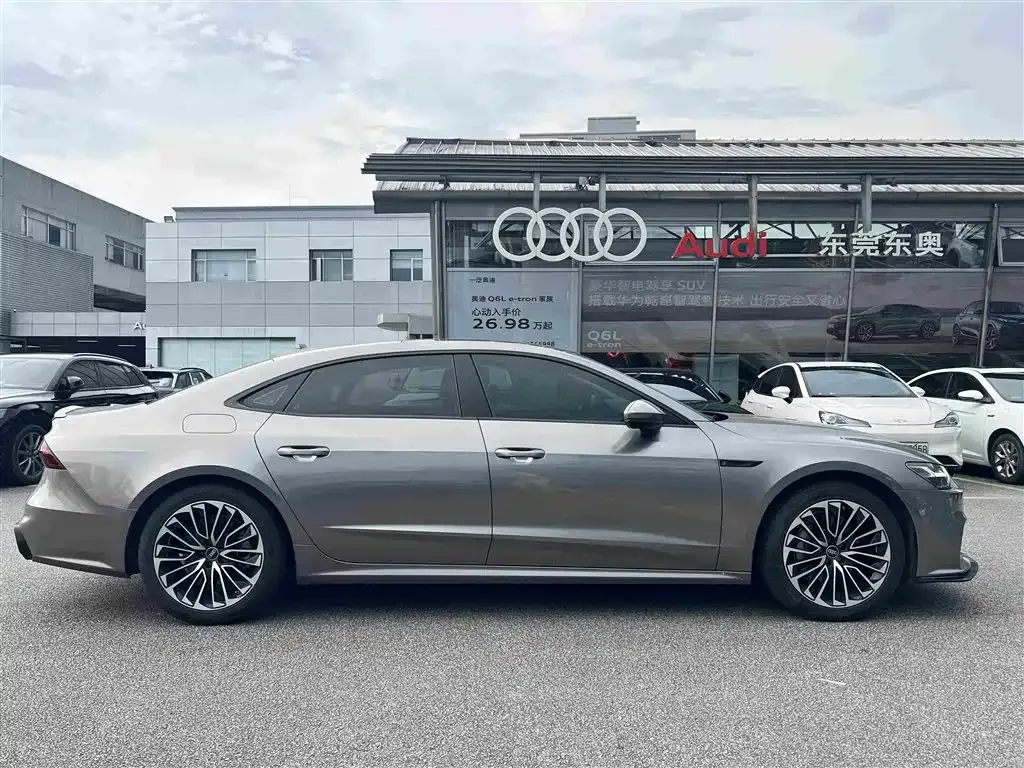 Audi A7L — фото 5