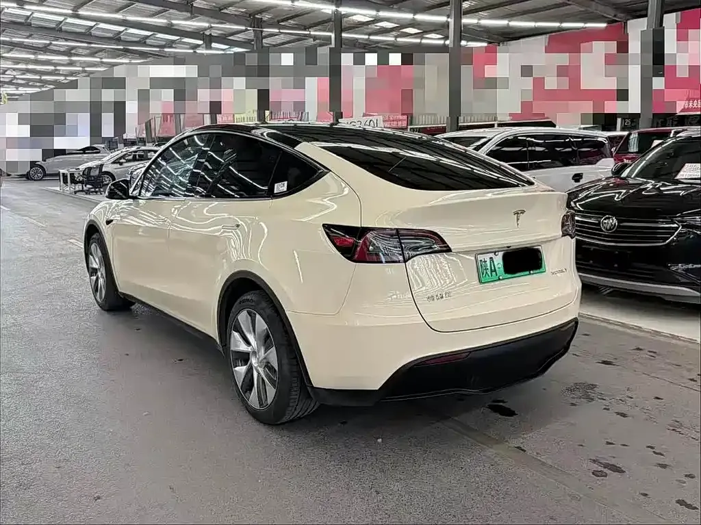 Tesla Model Y — фото 8