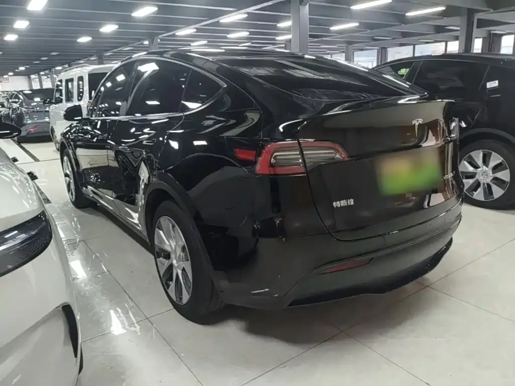 Tesla Model Y — фото 7