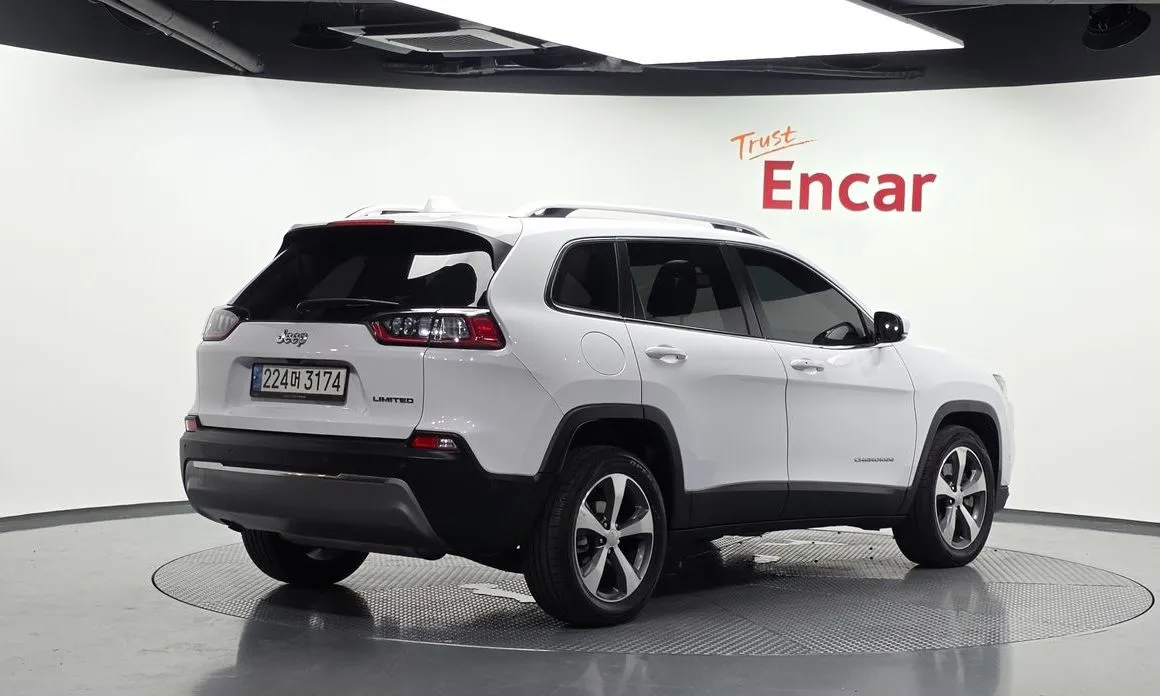 Jeep Cherokee — фото 4