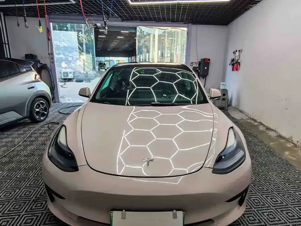 Tesla Model 3 — фото 1