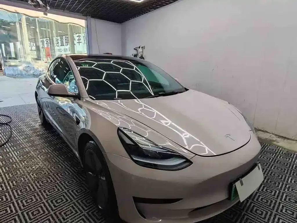 Tesla Model 3 — фото 9