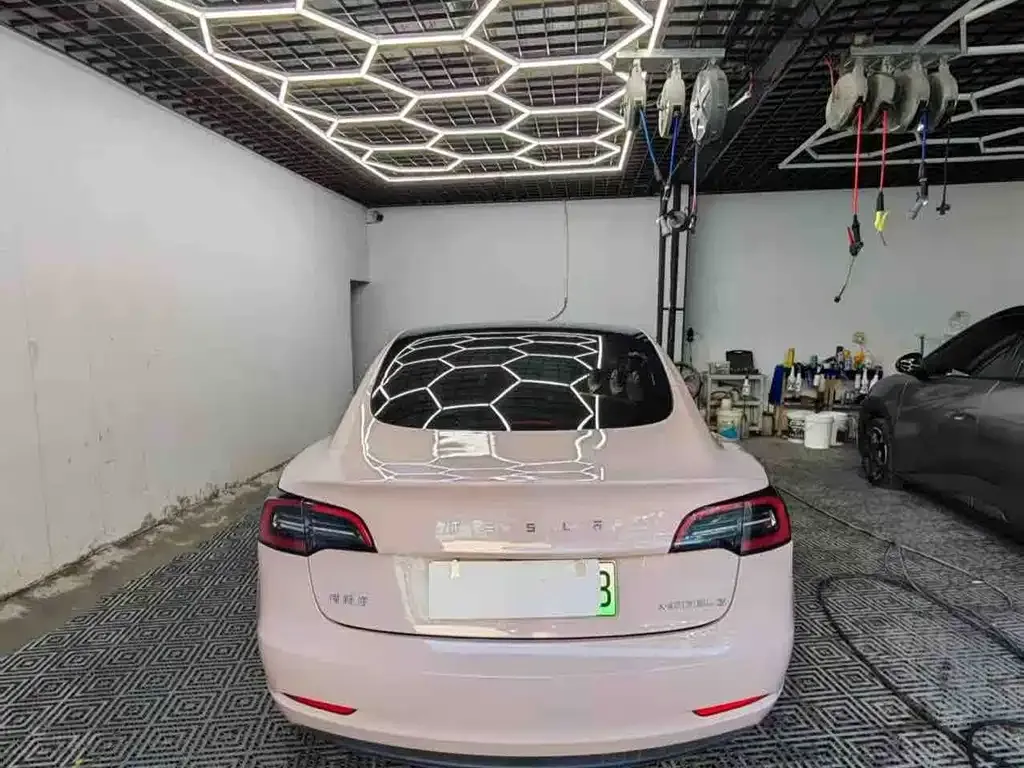 Tesla Model 3 — фото 8