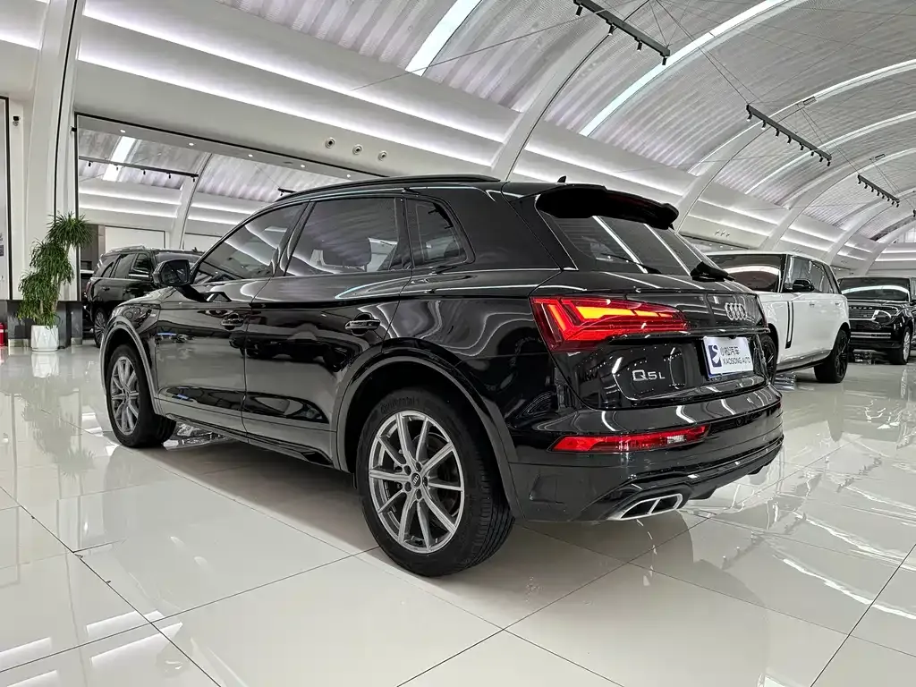 Audi Q5L — фото 3
