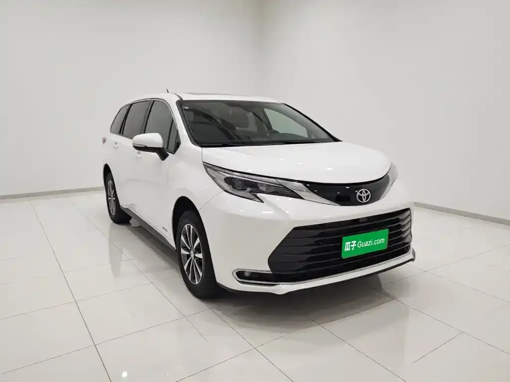 Toyota Sienna — фото 4