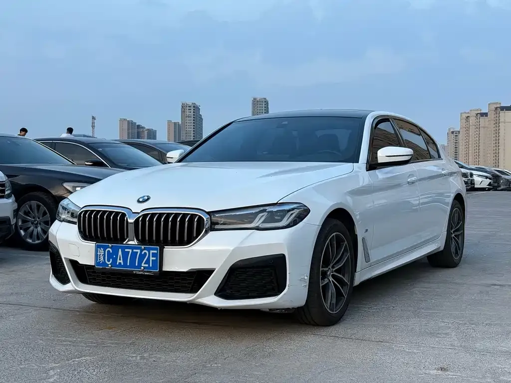 BMW 5 Series — фото 1