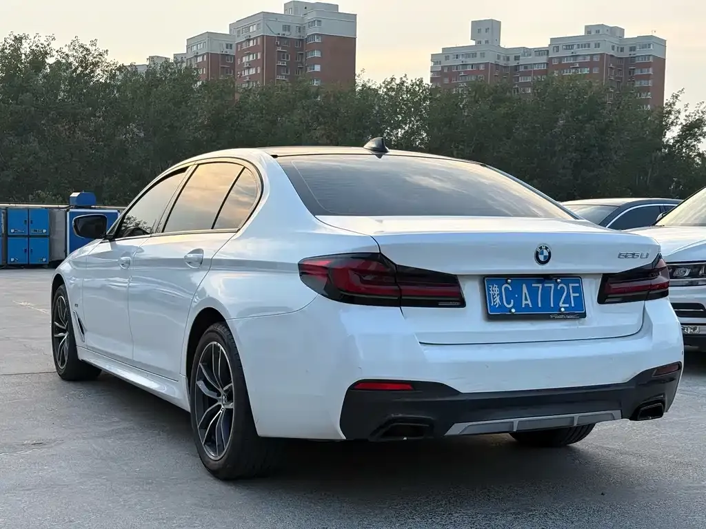BMW 5 Series — фото 2