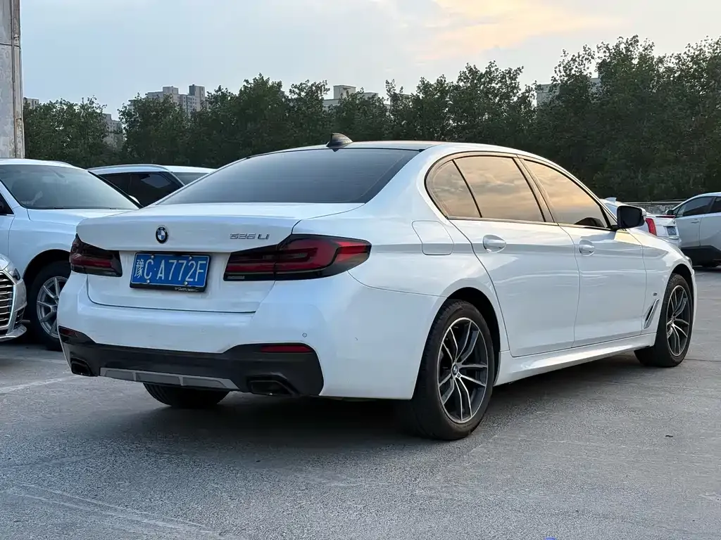 BMW 5 Series — фото 4