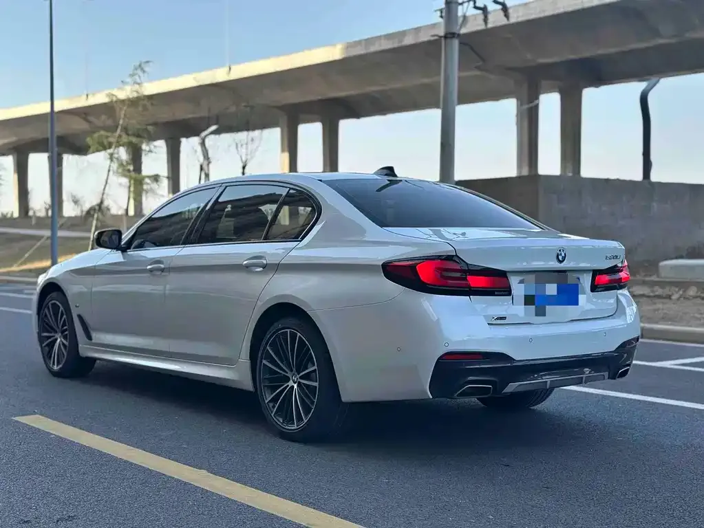 BMW 5 Series — фото 4