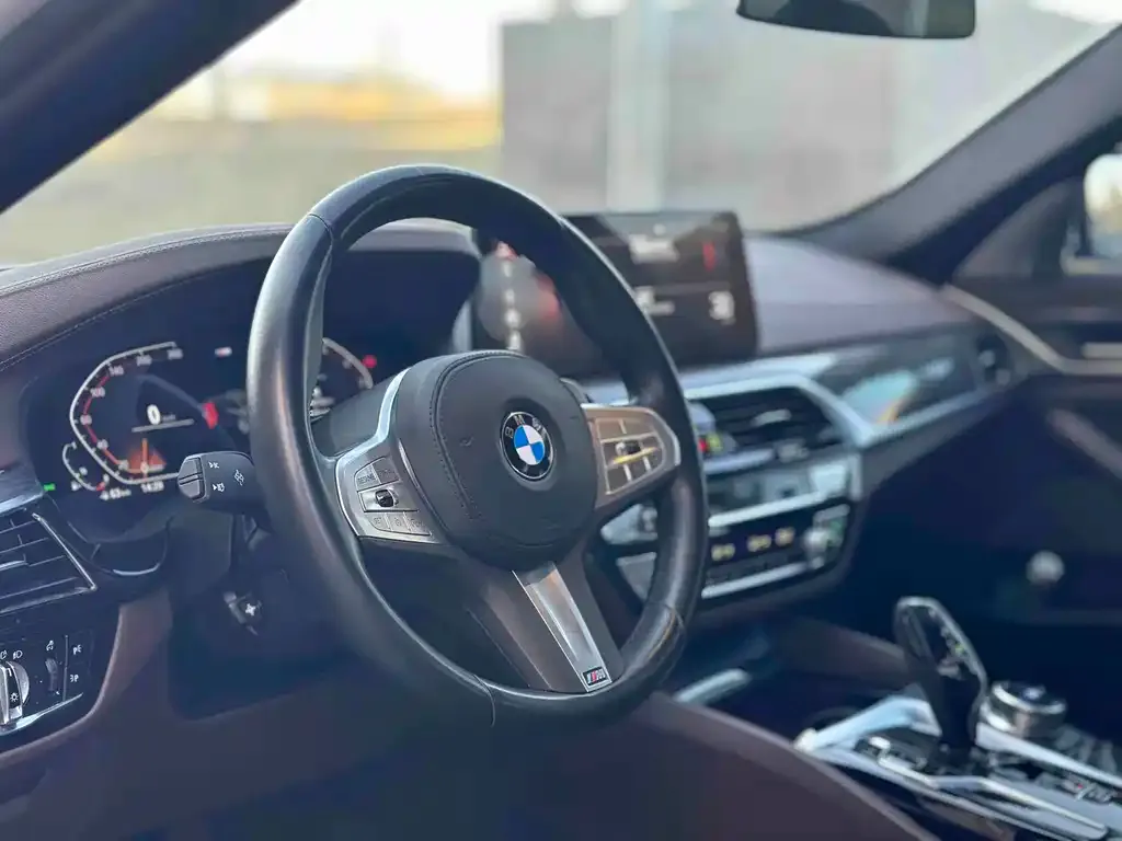 BMW 5 Series — фото 10