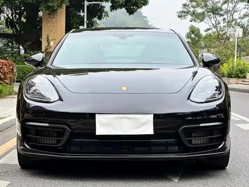 Porsche Panamera — фото 1