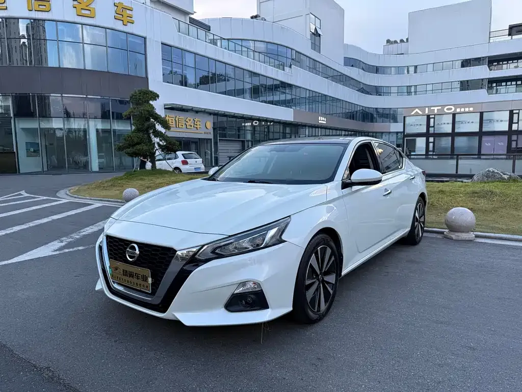 Nissan Teana — фото 1