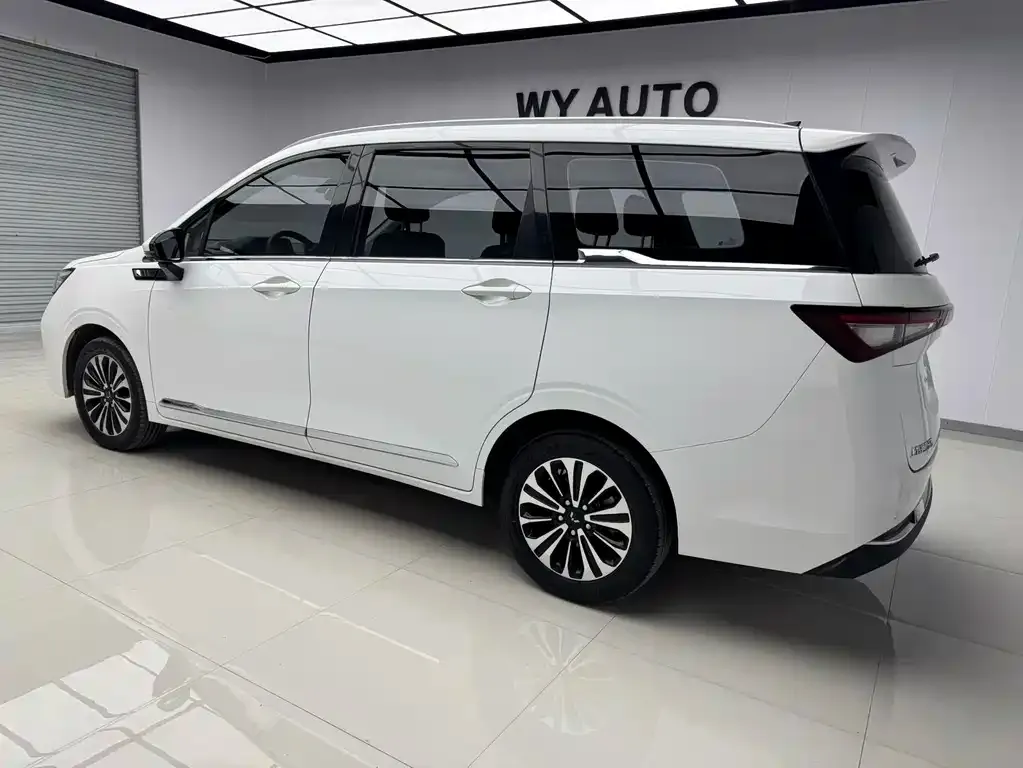 Wuling Jiachen — фото 4