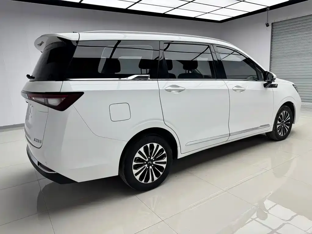 Wuling Jiachen — фото 5