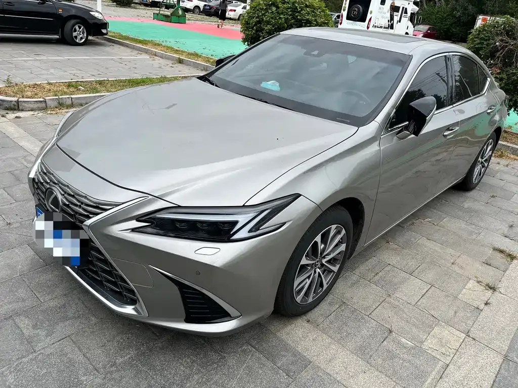 Lexus ES — фото 1