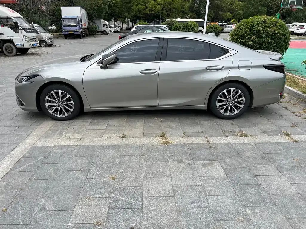 Lexus ES — фото 10