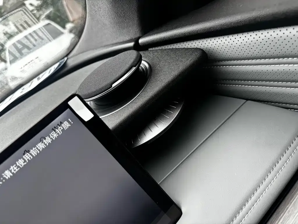 Geely Galaxy E8 — фото 3