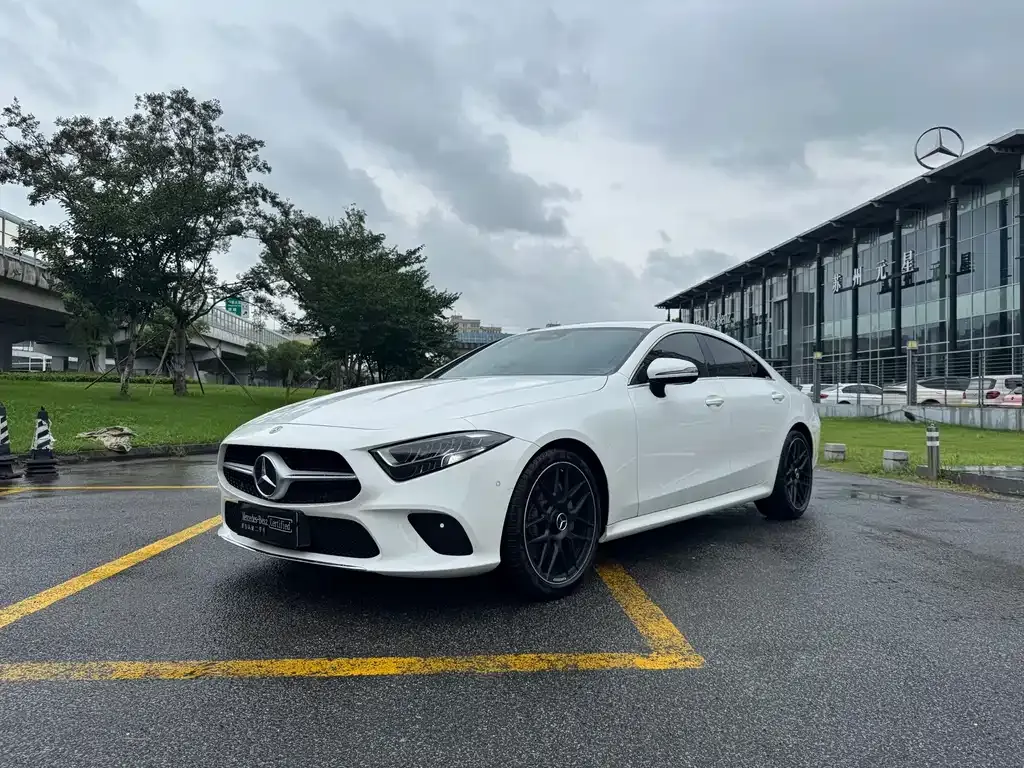 Mercedes-Benz CLS — фото 1