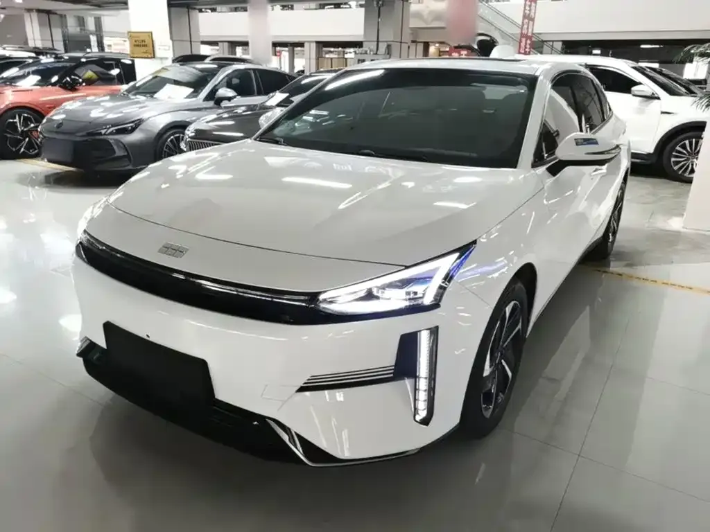 Geely Galaxy L6 — фото 1