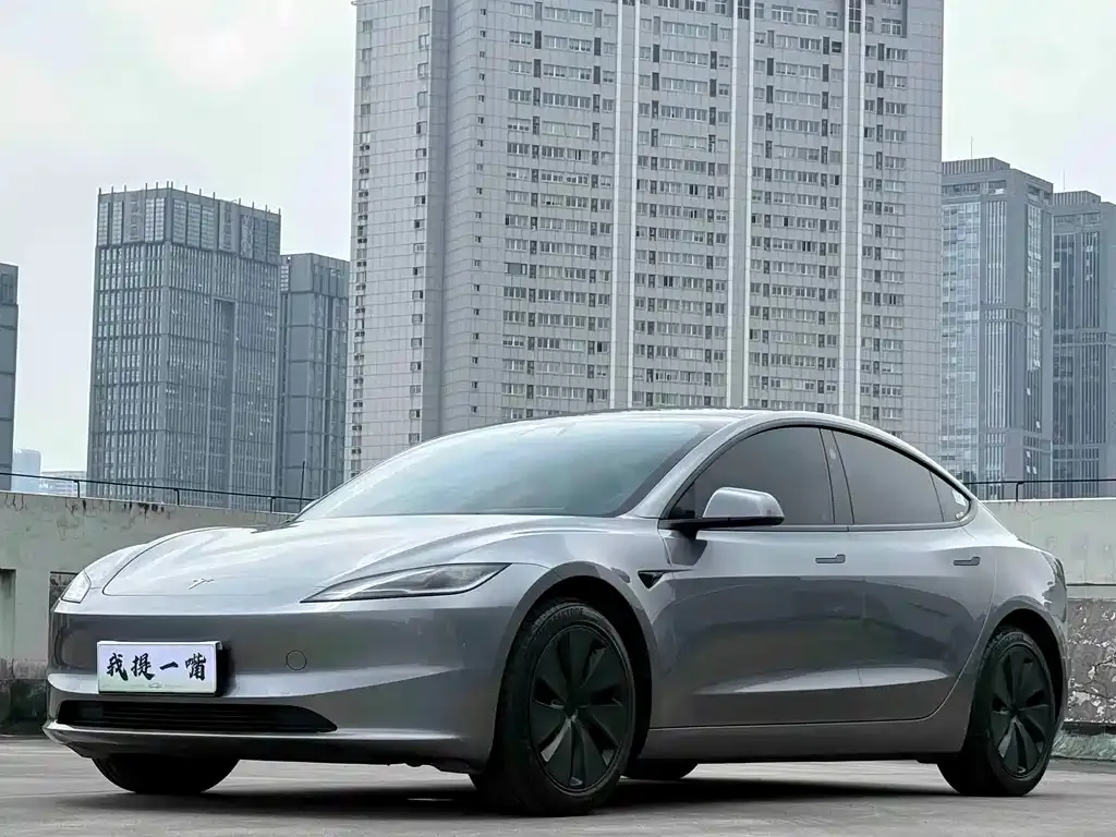 Tesla Model 3 — фото 1