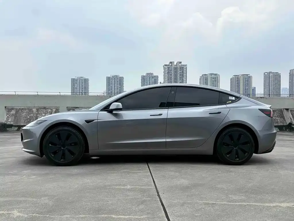 Tesla Model 3 — фото 3