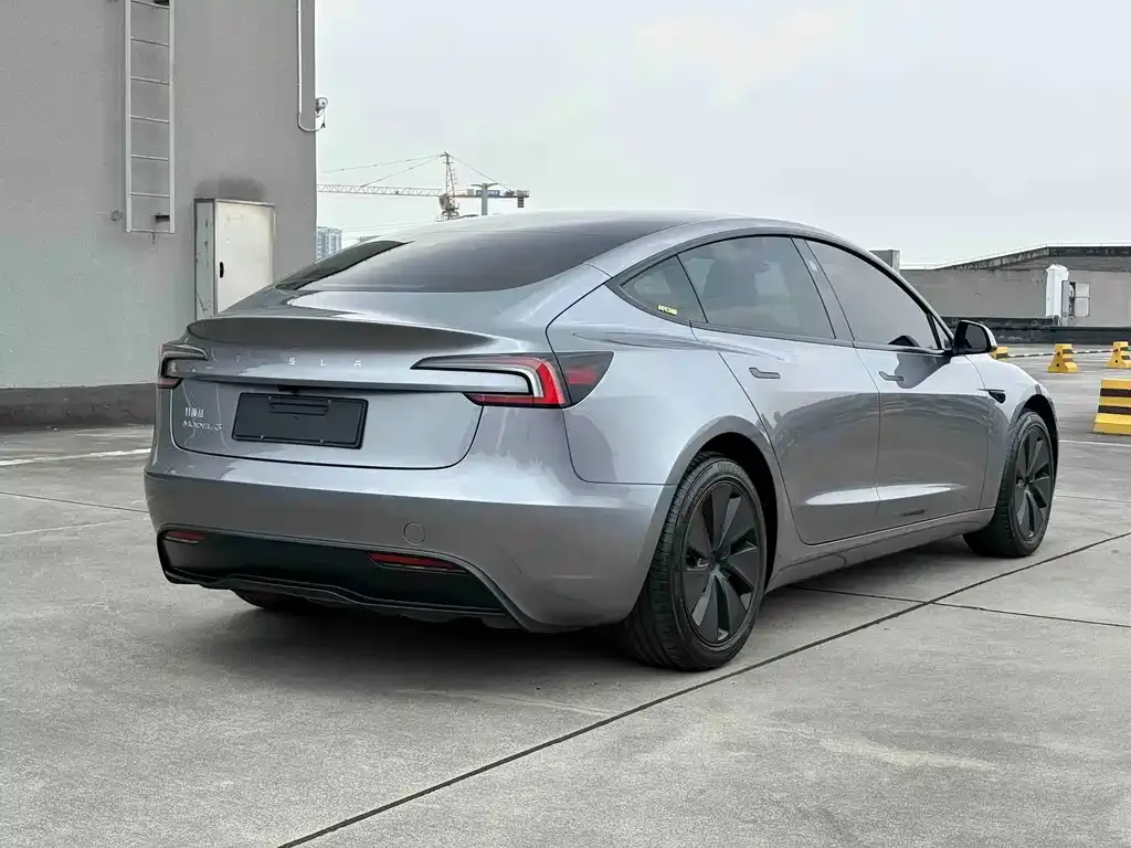 Tesla Model 3 — фото 4