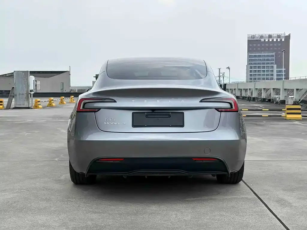 Tesla Model 3 — фото 5