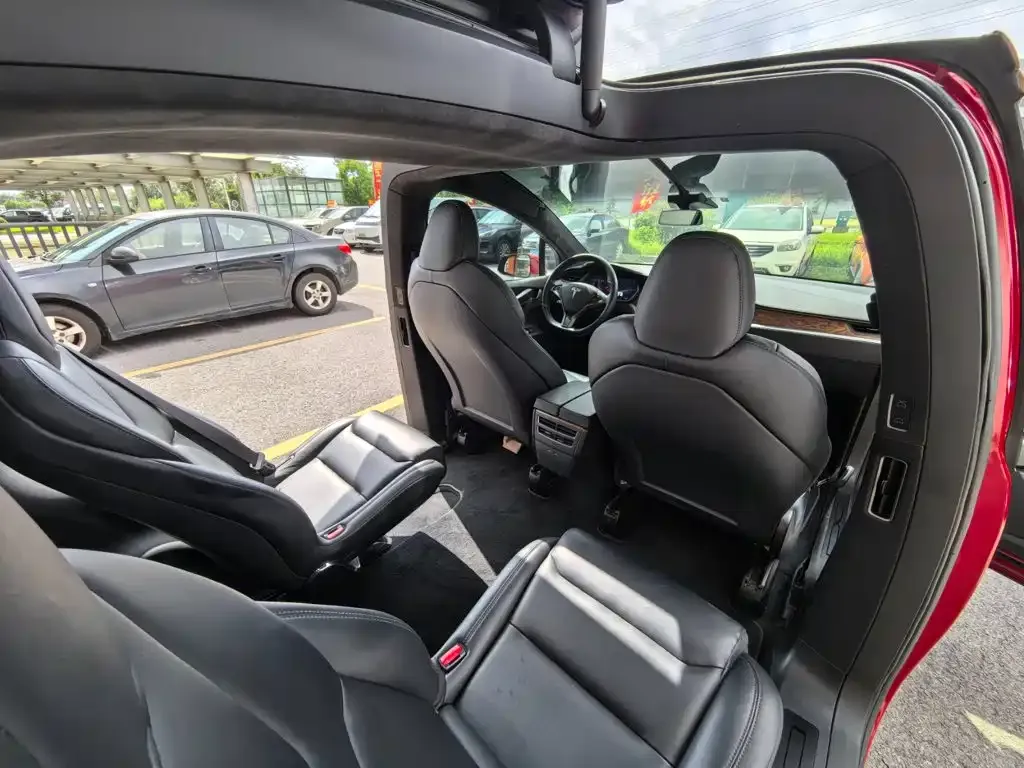 Tesla Model X — фото 8