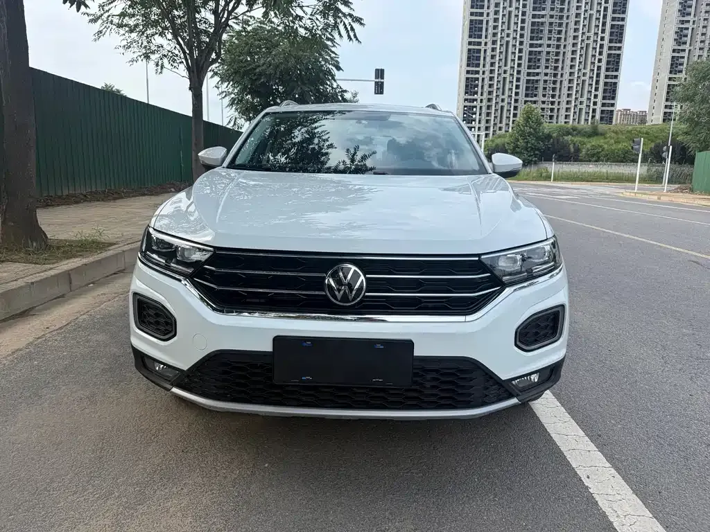 Volkswagen T-Roc — фото 9
