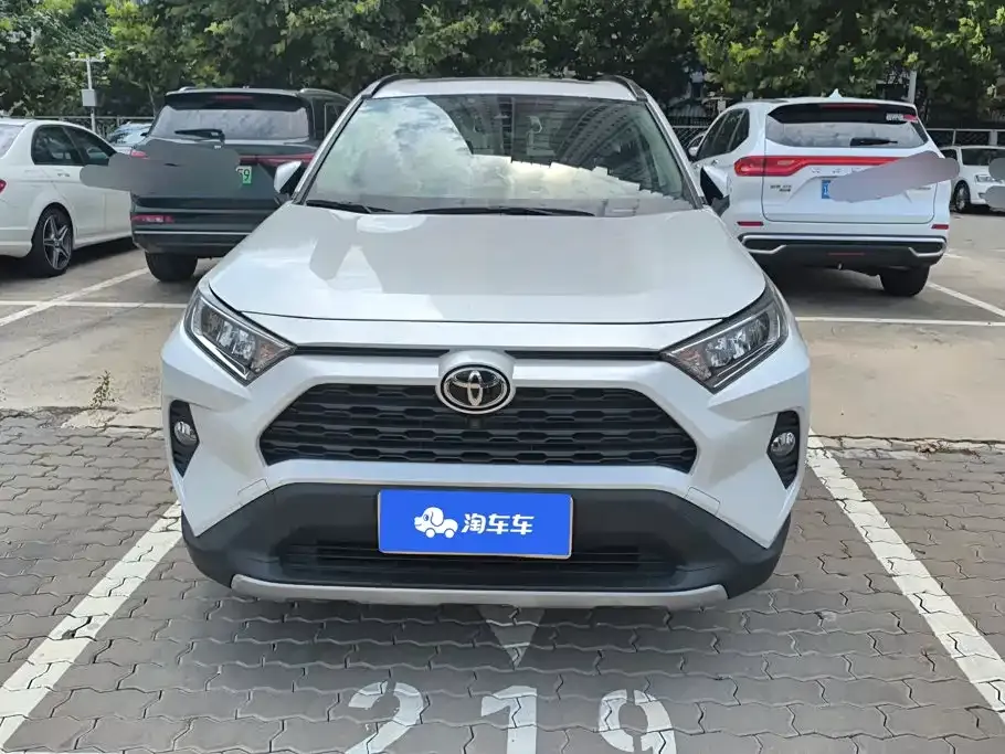 Toyota RAV4 — фото 4