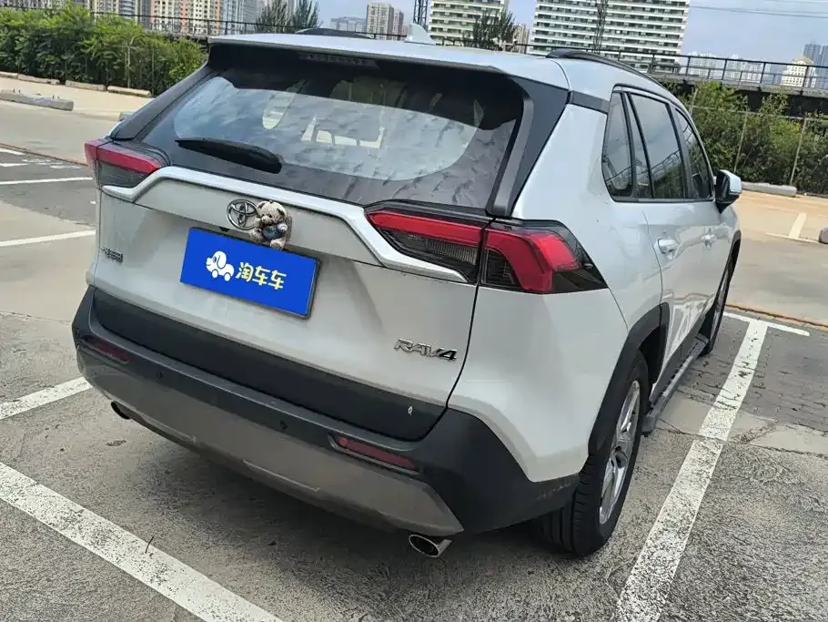 Toyota RAV4 — фото 10