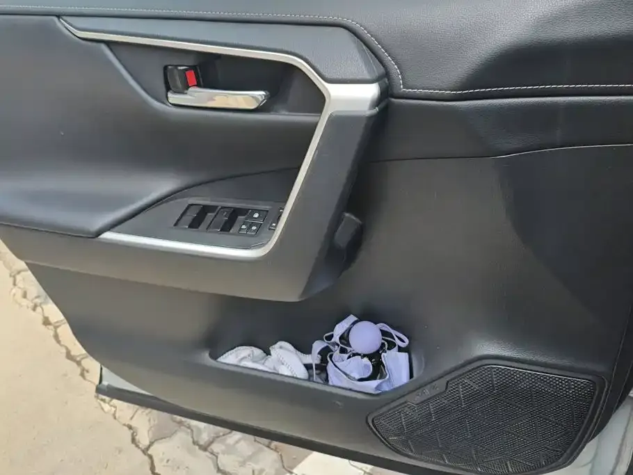 Toyota RAV4 — фото 2