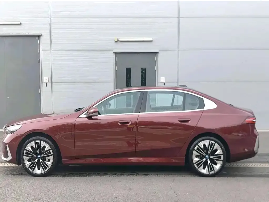 BMW i5 — фото 9
