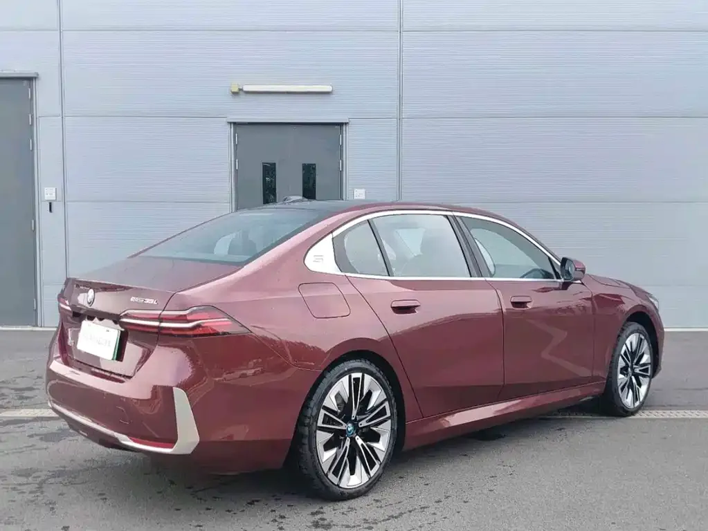 BMW i5 — фото 8