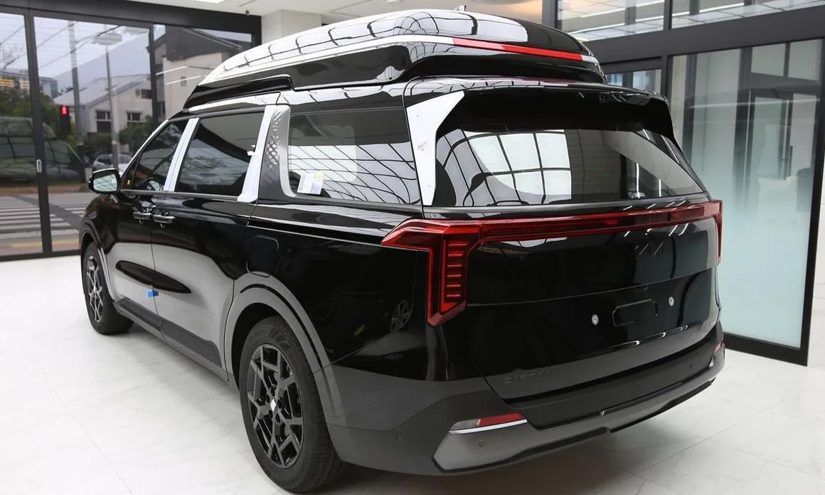 Kia Carnival — фото 10