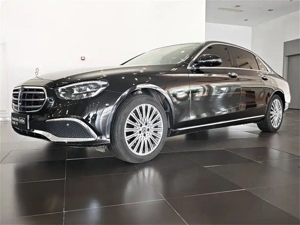 Mercedes-Benz E-Class — фото 1