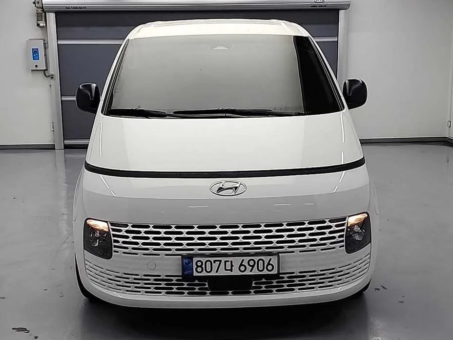 Hyundai Staria — фото 1
