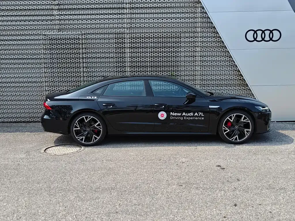 Audi A7L — фото 10