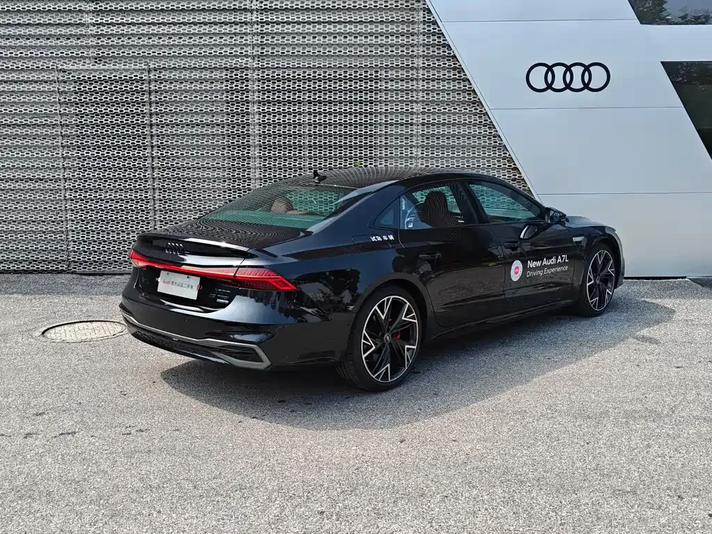 Audi A7L — фото 7