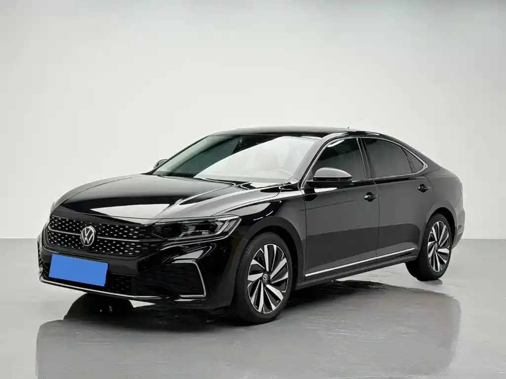 Volkswagen Passat — фото 1