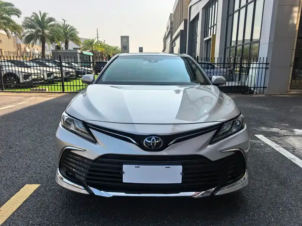 Toyota Camry — фото 4