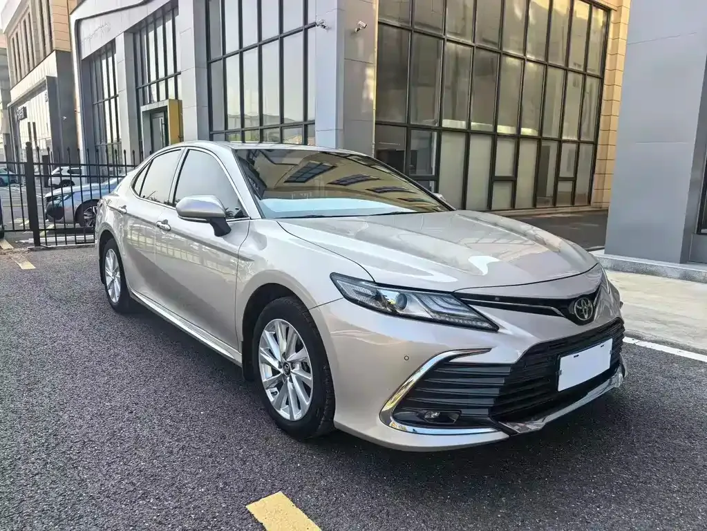 Toyota Camry — фото 6