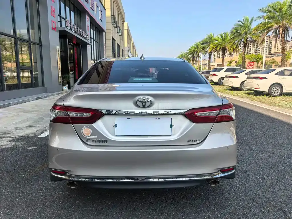 Toyota Camry — фото 3